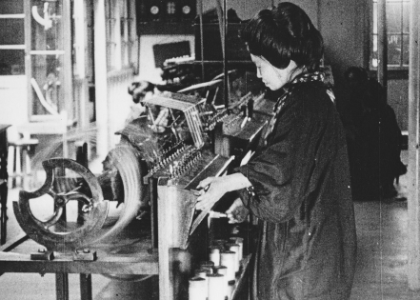 製糸労働者の女子工員